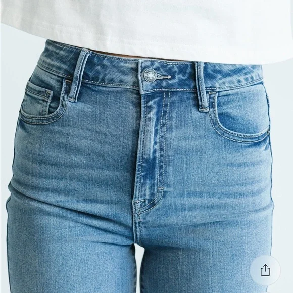 Carly Jean Los Angeles LAUREL JEANS - Picture 6 of 10